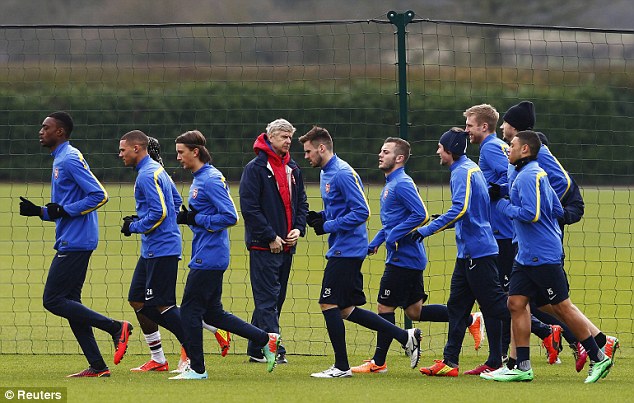 HLV Wenger và các học trò đang đứng trước thách thức lớn