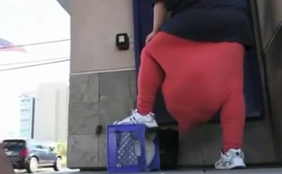 Người có bộ phận sinh dục nặng gần 60 kg qua đời