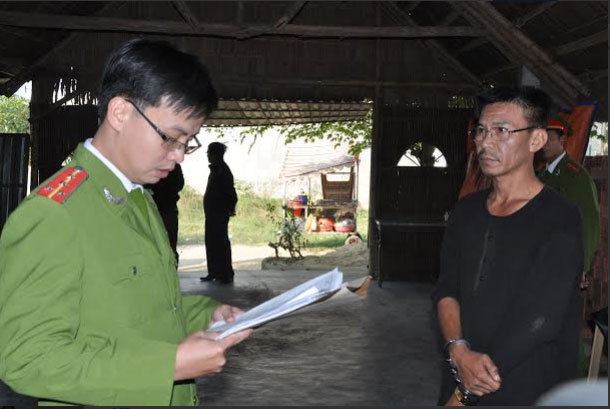 Nhà chủ quán nhậu trữ toàn súng, đạn