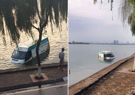 Hà Nội: Xe dán nhãn Bưu chính Viettel “bơi” trên Hồ Tây