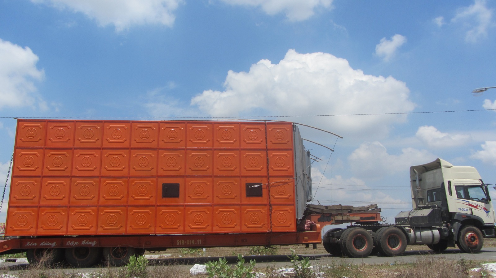 Bắt một xe “siêu khủng” quay về trạm cân