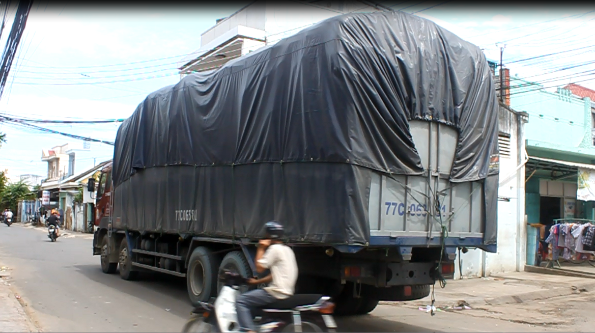 Tài xế xe tải lái xe vi phạm bỏ trốn