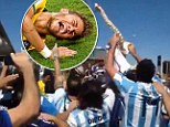Ăn mừng với xương sống gãy chọc tức Neymar
