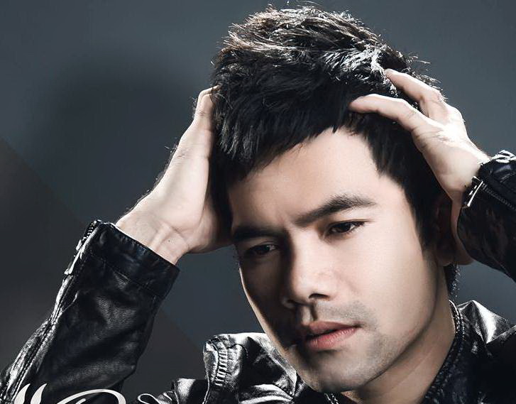 Ca sĩ trẻ Việt “xấu xí” trong mắt công chúng
