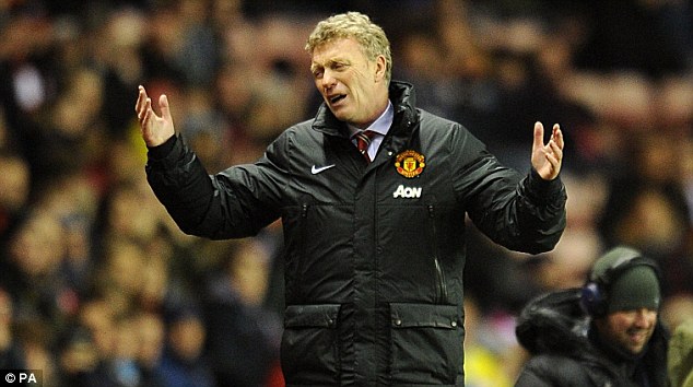 Chỉ trích trọng tài, HLV Moyes bị FA điểm mặt