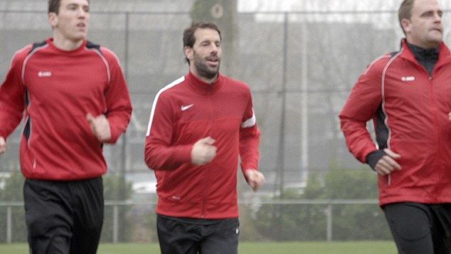 Những hình ảnh tập luyện của Nistelrooy trong những ngày qua