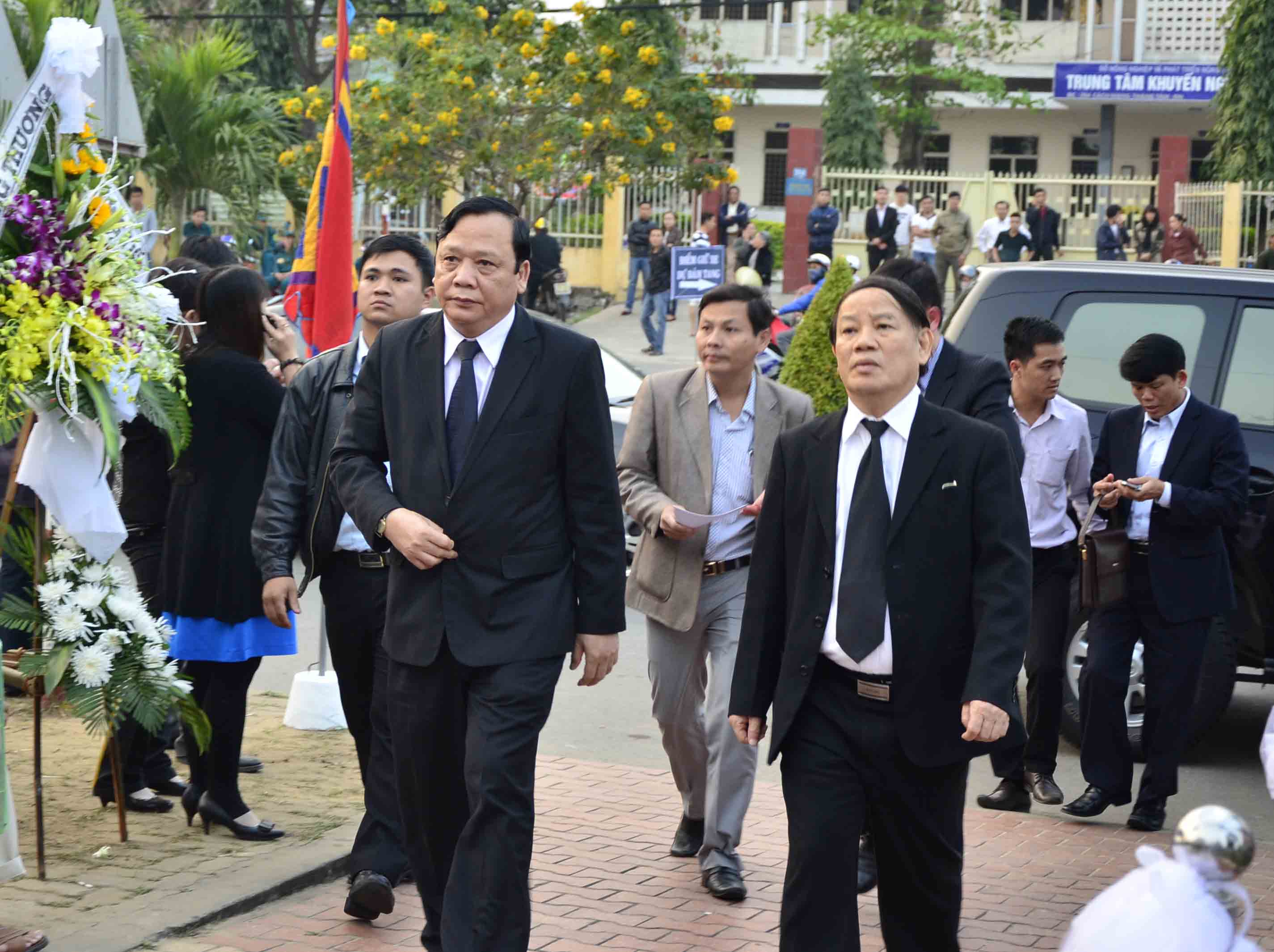 &Ocirc;ng Huỳnh Ngọc Sơn - Ph&oacute; Chủ tịch Quốc hội v&agrave; &ocirc;ng HUỳnh Nghĩa - Trưởng đo&agrave;n đại biểu Quốc hội Đ&agrave; Nẵng