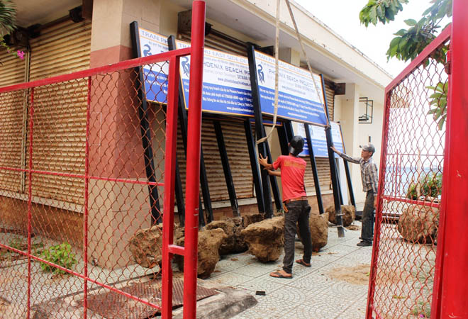 Tập kết h&agrave;ng loạt biển ở trụ sở văn ph&ograve;ng c&ocirc;ng ty