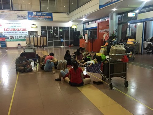 Vietnam Airlines hủy chuyến, bỏ hành khách vạ vật ở sân bay