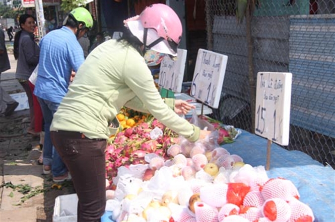 Nhiều vựa tr&aacute;i c&acirc;y chấp nhận bung h&agrave;ng tr&aacute;i b&aacute;n rẻ
