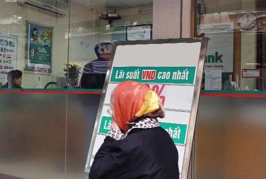 Cạnh tranh lãi suất, ngân hàng dễ “rước họa” vào thân