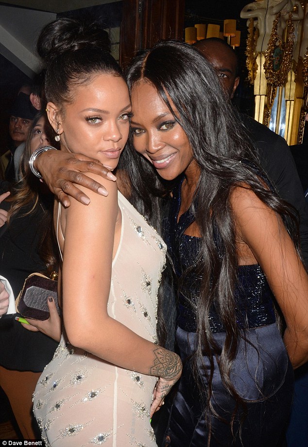 Rihanna n&oacute;i nếu c&ocirc; c&oacute; một người đ&agrave;n &ocirc;ng th&igrave; người đ&oacute; phải chịu được lịch tr&igrave;nh khủng khiếp của m&igrave;nh v&agrave; kh&ocirc;ng được sợ h&atilde;i