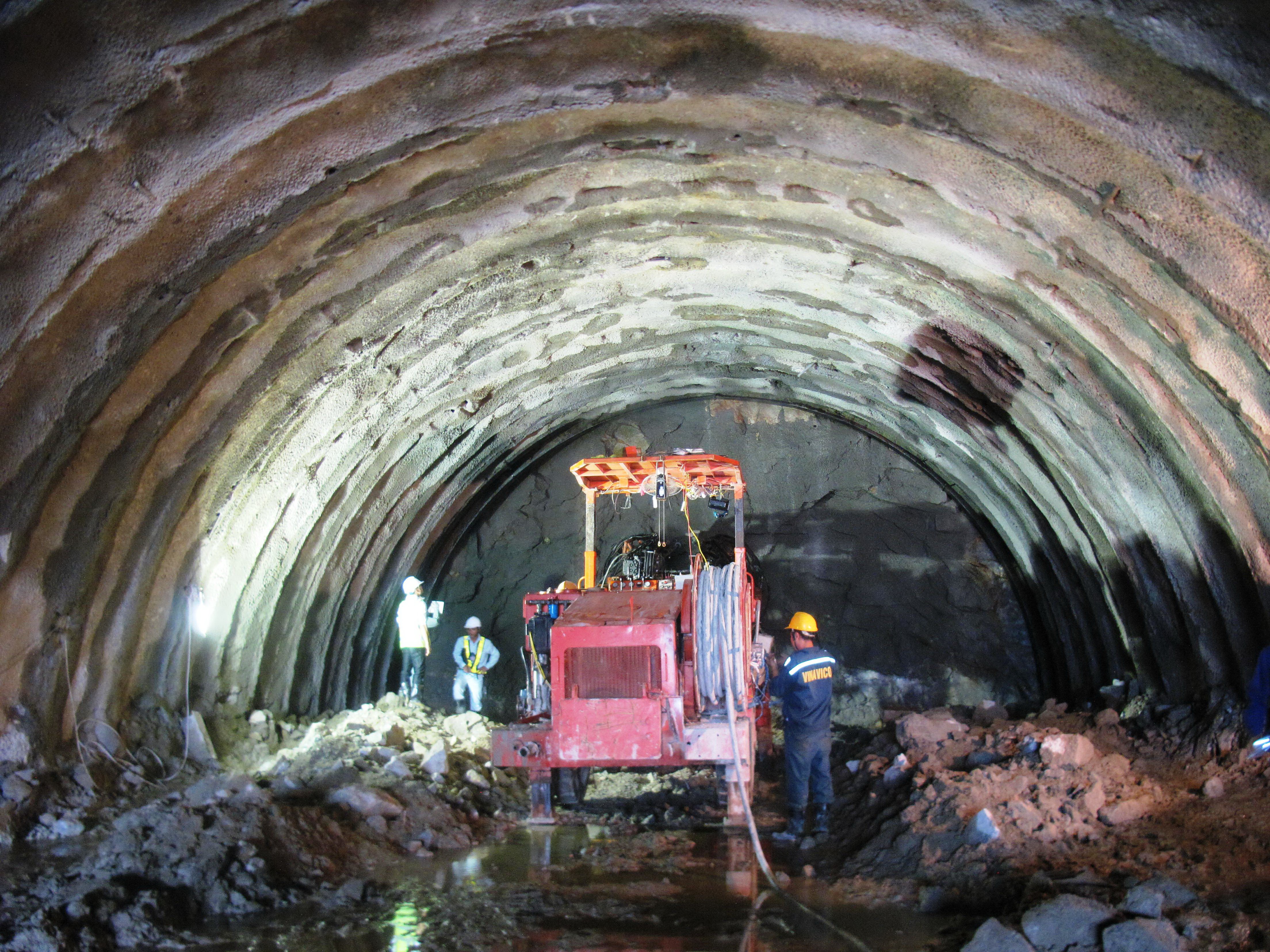 Kinh ph&iacute; x&acirc;y dựng hầm đ&egrave;o C&ugrave; M&ocirc;ng dựa tr&ecirc;n vốn tiết kiệm khi x&acirc;y dựng hầm đ&egrave;o Cả