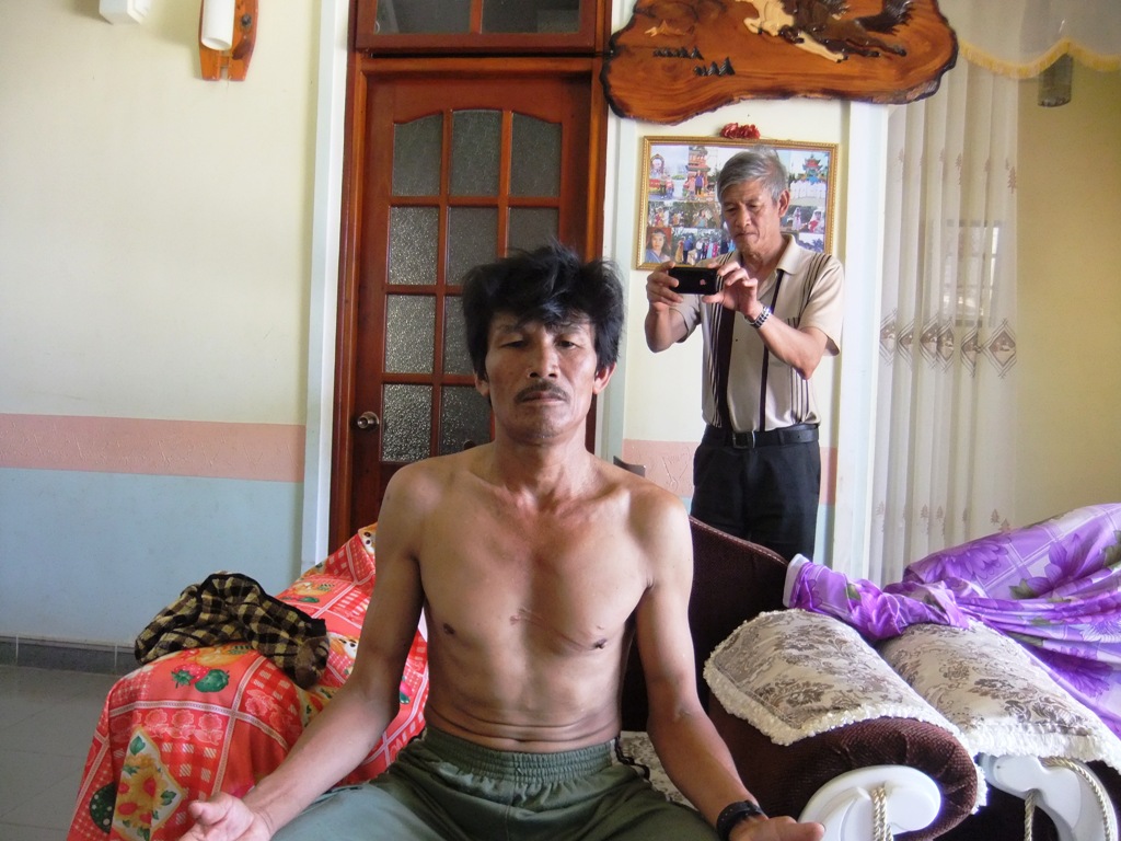 Anh Khải &ldquo;vận c&ocirc;ng&rdquo; trước khi biểu diễn khả năng của m&igrave;nh.