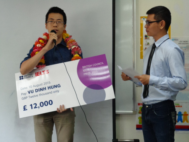 Vũ Đ&igrave;nh H&ugrave;ng- một trong năm qu&aacute;n qu&acirc;n d&agrave;nh giải IELTS Đ&ocirc;ng Nam &Aacute;