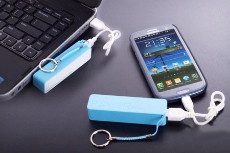 Pin dự phòng dung lượng lớn có nhiều hàng nhái