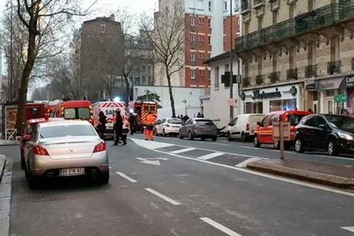 Thêm 2 cảnh sát Pháp bị bắn ở ngoại ô Paris