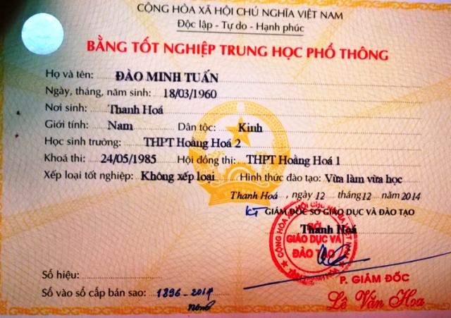 &Ocirc;ng Đỗ Minh Tuấn, B&iacute; thứ ki&ecirc;m Chủ tịch UBND x&atilde; Hoằng Trung d&ugrave;ng 2 bằng tốt nghiệp, 2 t&ecirc;n kh&aacute;c nhau