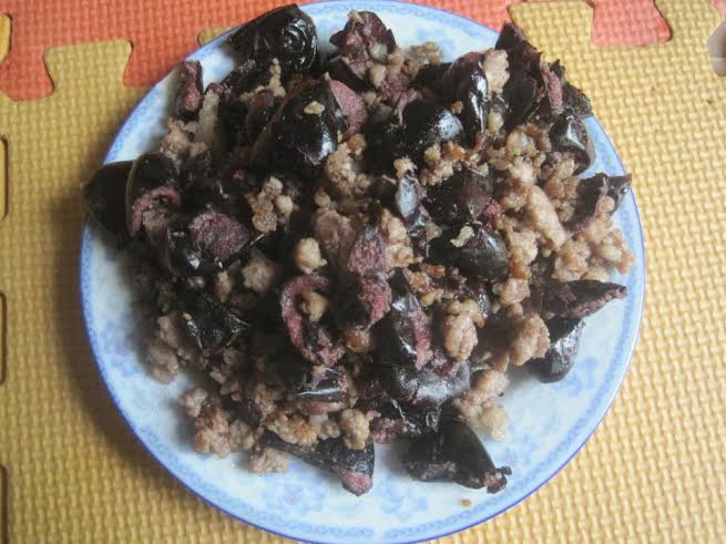Trám nấu thịt, món ngon của bà tôi