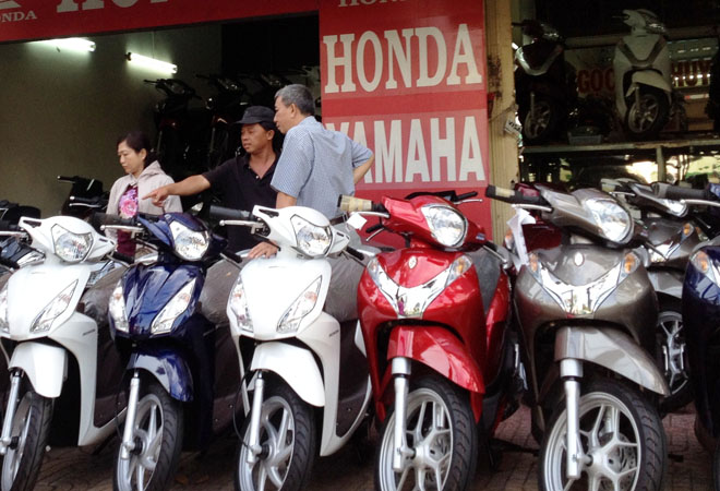 C&aacute;c cửa h&agrave;ng lấy l&yacute; do khan h&agrave;ng để gi&aacute; xe m&aacute;y l&ecirc;n cao v&agrave;o dịp cuối năm