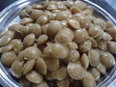 Nhờ lơ đễnh có mâm bánh bò ngon