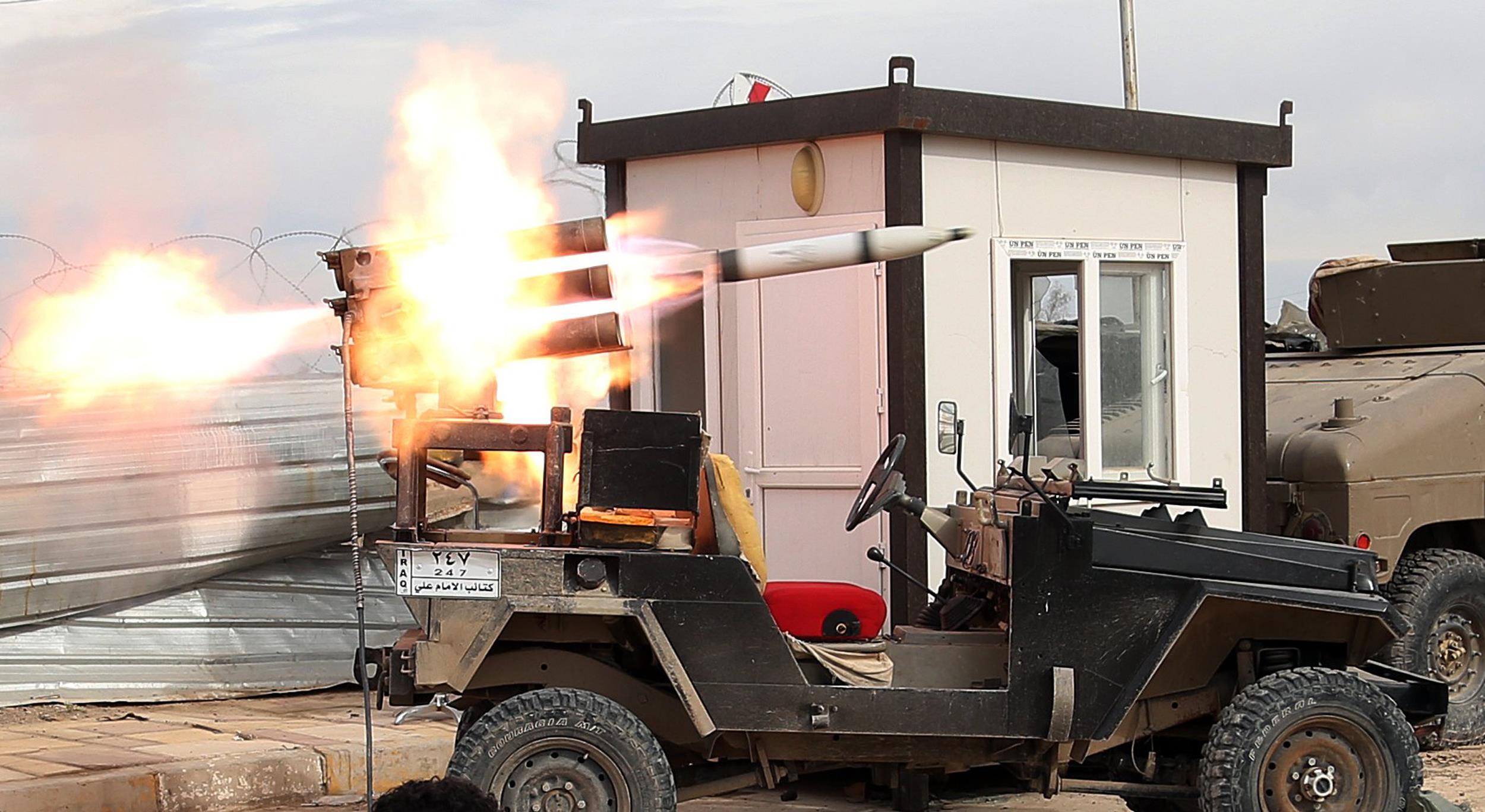 Lực lượng Iraq v&agrave; li&ecirc;n minh bắt đầu kh&ocirc;ng k&iacute;ch mục ti&ecirc;u của tổ chức Nh&agrave; nước Hồi gi&aacute;o tại TP Tikrit. Ảnh: NBC News