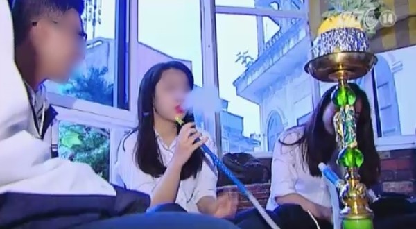 Hình ảnh trong phóng sự học sinh hút Shisha