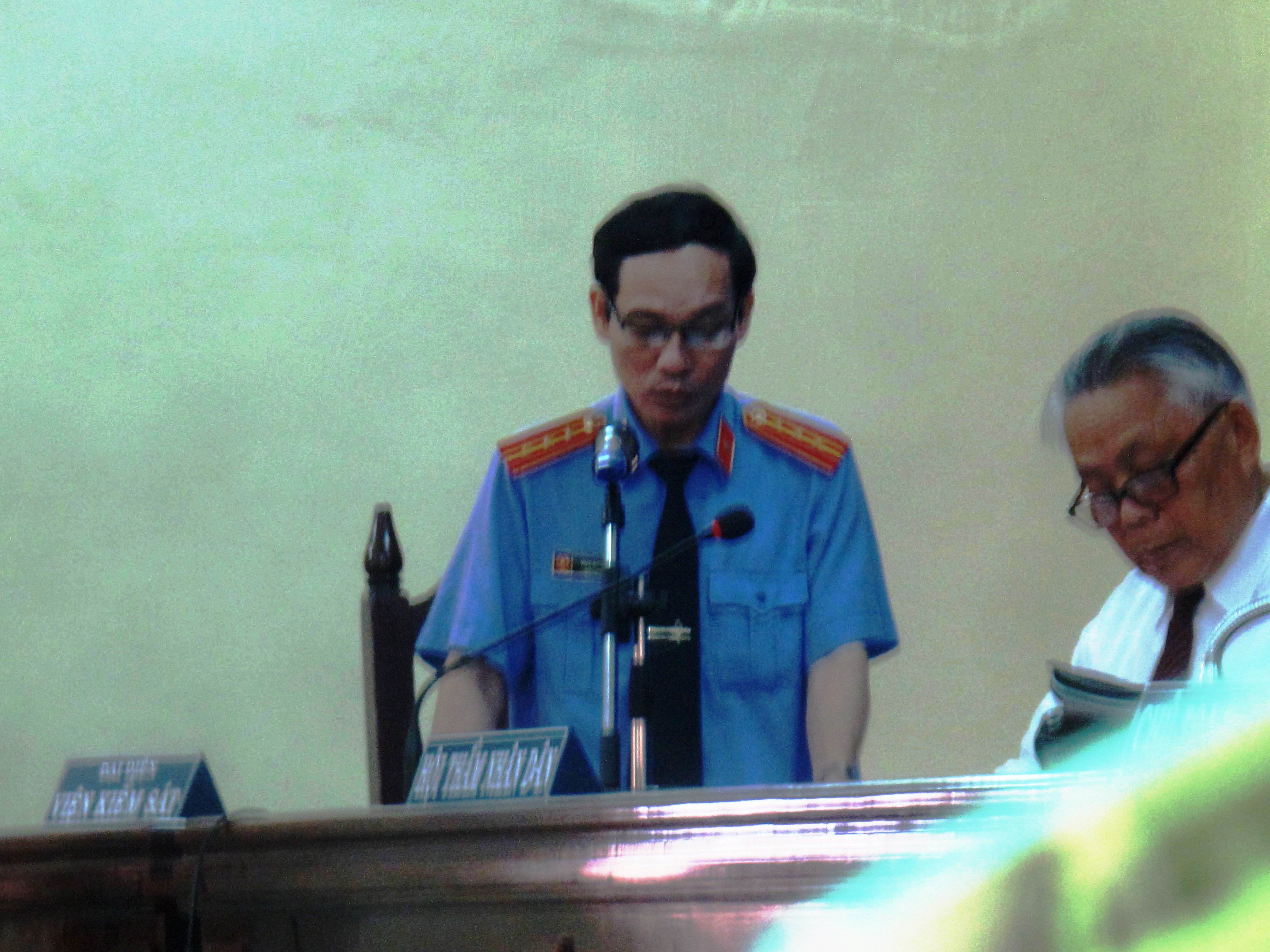 KSV Phạm Duy T&acirc;n tranh luận tại t&ograve;a