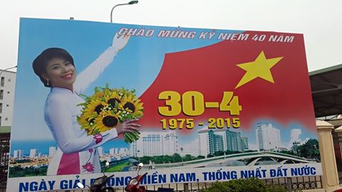 Hà Nội: Thay thế 2 pano phản cảm kỷ niệm 30-4