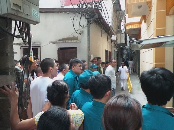 Ngôi nhà bị cháy nằm sâu trong ngõ nhỏ
