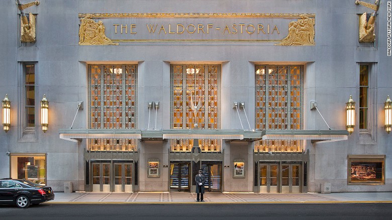 Kh&aacute;ch sạn 5 sao Waldorf Astoria ở TP New York &ndash; Mỹ. Ảnh: CNN