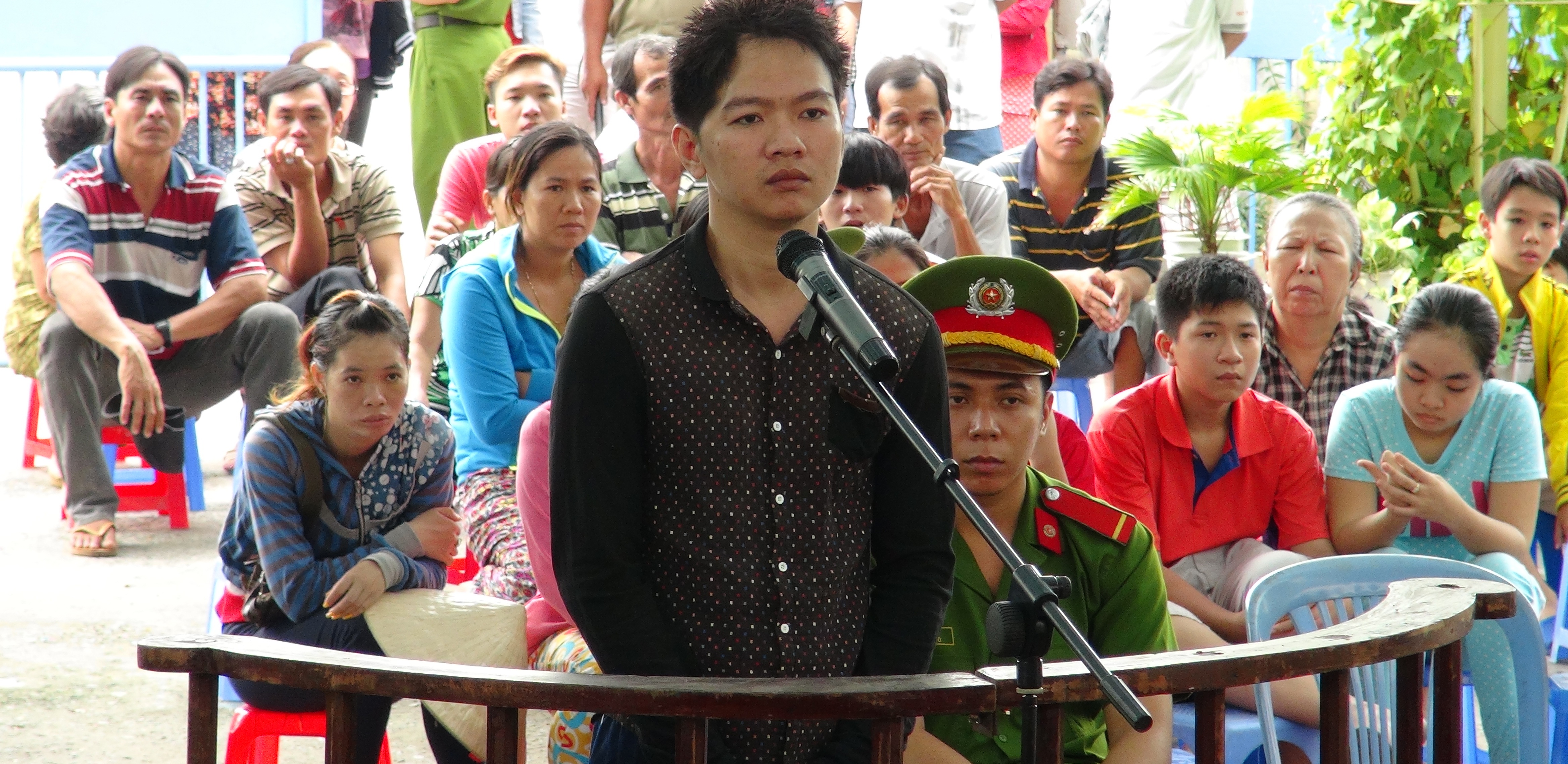 Bị c&aacute;o Khanh nghe HĐXX tuy&ecirc;n &aacute;n trưa 18-6