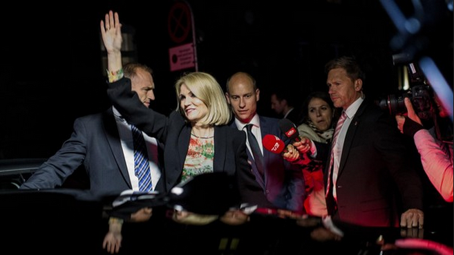 Bà Helle Thorning-Schmidt rời quốc hội sáng 19-6. Ảnh: AP