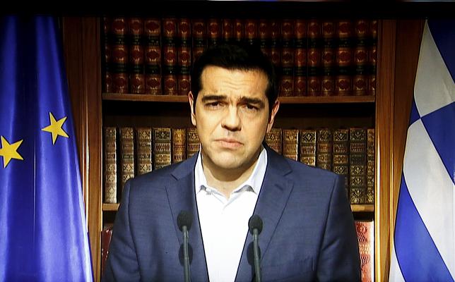 Thủ tướng Hy Lạp Alexis Tsipras ph&aacute;t lời k&ecirc;u gọi tr&ecirc;n truyền h&igrave;nh h&ocirc;m 1-7. Ảnh: Reuters