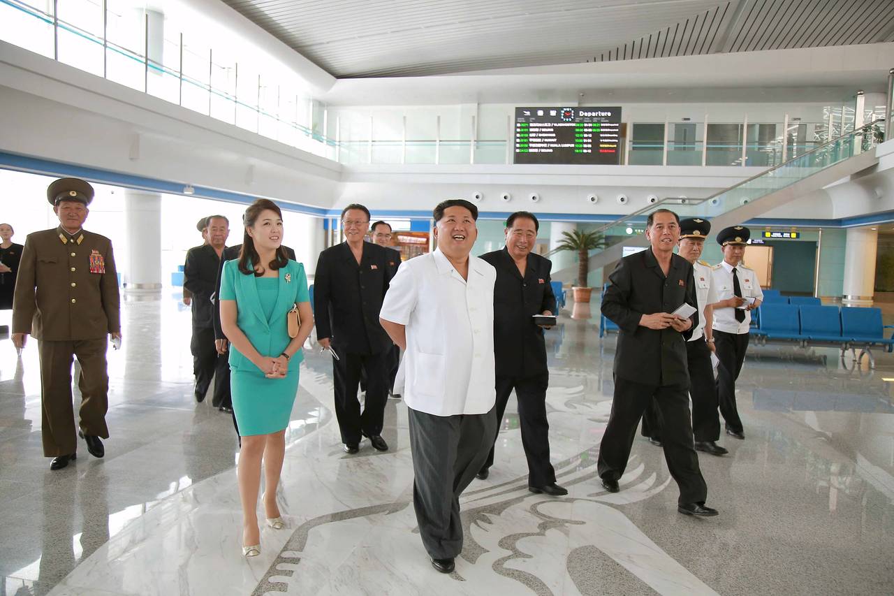 Nh&agrave; l&atilde;nh đạo Triều Ti&ecirc;n Kim Jong-un thăm s&acirc;n bay quốc tế B&igrave;nh Nhưỡng h&ocirc;m 25-6. Ảnh: Reuters