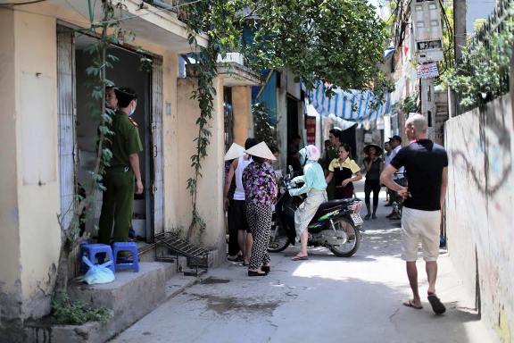 Căn nhà trọ nằm trong hẻm, nơi phát hi&ecirc;̣n ra nam thanh ni&ecirc;n tử vong tr&ecirc;n giường