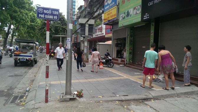 Đầu ng&otilde; 189 Giảng V&otilde;, nơi xảy ra vụ vi&ecirc;̣c