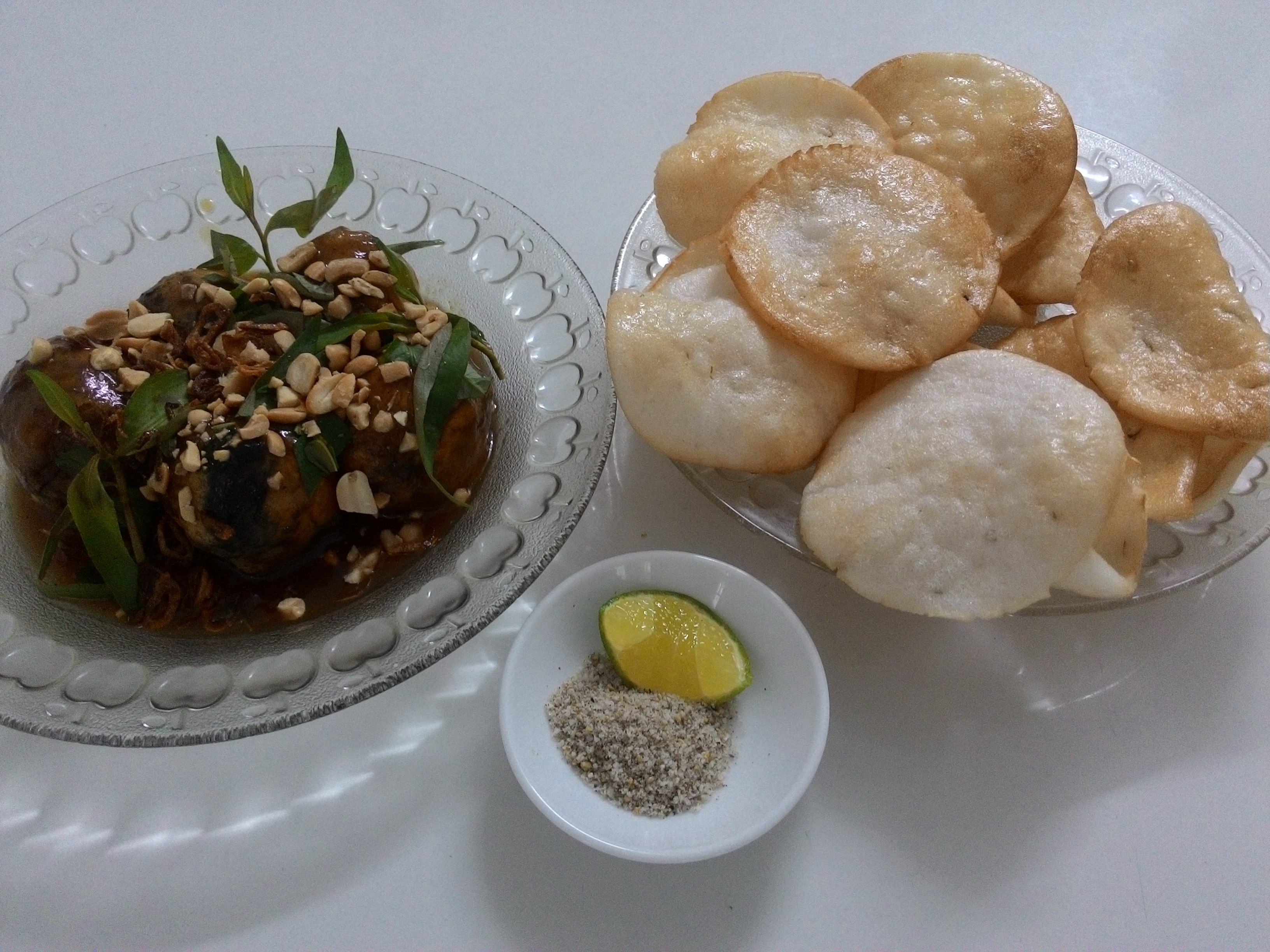 M&oacute;n n&agrave;y phải ăn với muối ti&ecirc;u chanh mới ngon