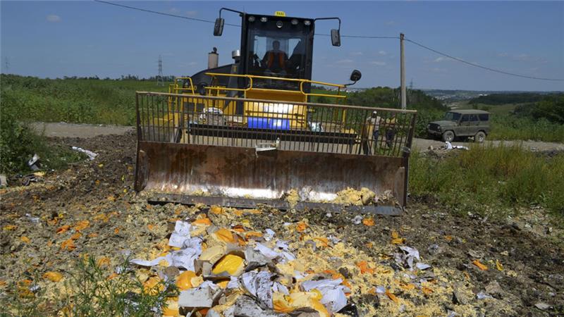 Nga ti&ecirc;u hủy pho m&aacute;t ở TP Belgorod. Ảnh: Reuters