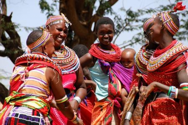 Phụ nữ ở ng&ocirc;i l&agrave;ng Umoja. Ảnh: HowAfrica