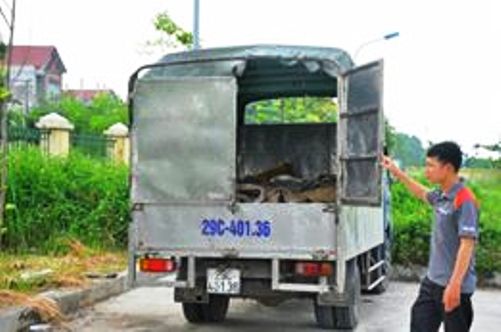 Chi&ecirc;́c xe chở hơn 1 tấn da tr&acirc;u, b&ograve;  đang trong qu&aacute; tr&iacute;nh ph&acirc;n hủy, bốc m&ugrave;i h&ocirc;i thối