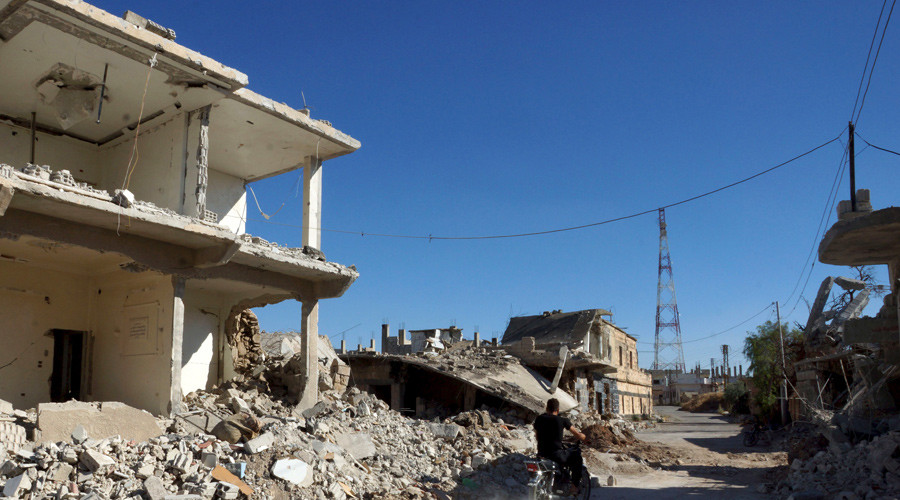 Một khu vực ở Syria tan t&agrave;nh sau chiến dịch kh&ocirc;ng k&iacute;ch của Mỹ v&agrave; li&ecirc;n minh. Ảnh: Reuters