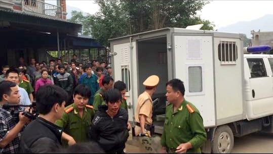 Khởi tố kẻ vác dao đuổi bố, chém chết bác