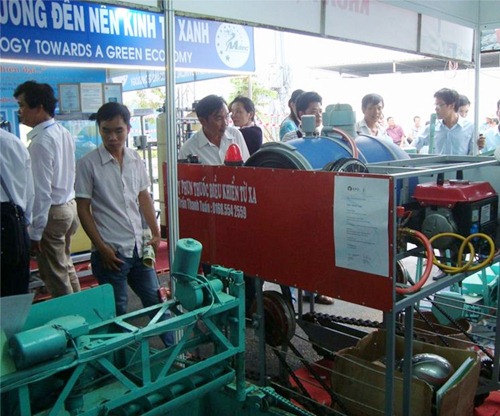 Máy phun thuốc trừ sâu "made in nông dân lớp 8"