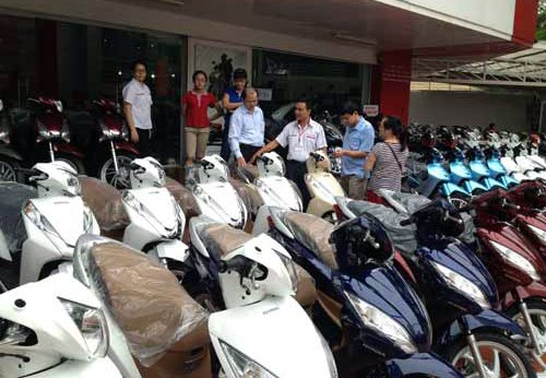 Xe máy ế nặng vẫn giở trò tăng giá