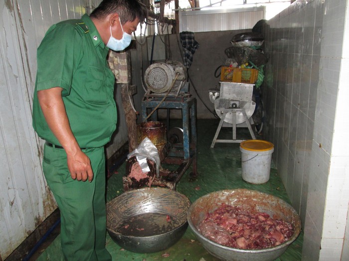Sau buổi kiểm tra, Đo&agrave;n Li&ecirc;n ng&agrave;nh đ&atilde; y&ecirc;u cầu cơ sở ngưng ngay hoạt động, tạm thời giao ch&iacute;nh quyền địa phương gi&aacute;m s&aacute;t.