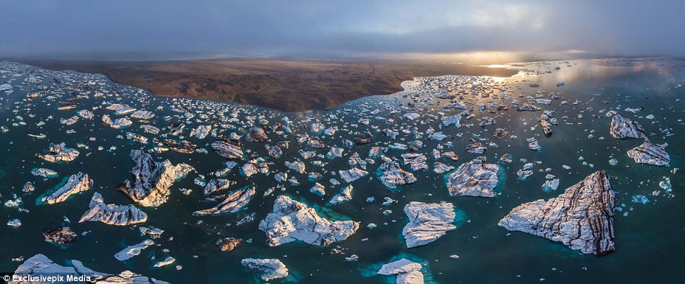 Jokulsarlon Ice Lagoon in Iceland: Giant icebergs float on water in this stunning panoramic photo