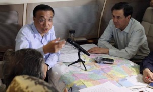 China’s premier, Li Keqiang, chairs a meeting to direct search and rescue work as he takes a plane to the site of the sinking.