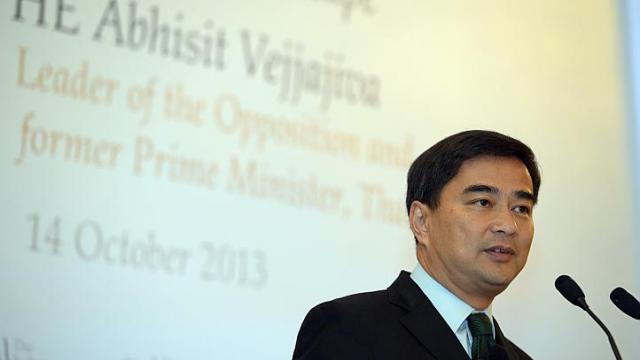 &Ocirc;ng Abhisit hết đường tại ch&iacute;nh trường Th&aacute;i Lan?