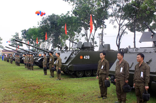 Đội h&igrave;nh xe tăng &ndash; thiết gi&aacute;p của Lữ đo&agrave;n trong ng&agrave;y hội thao kỹ thuật.